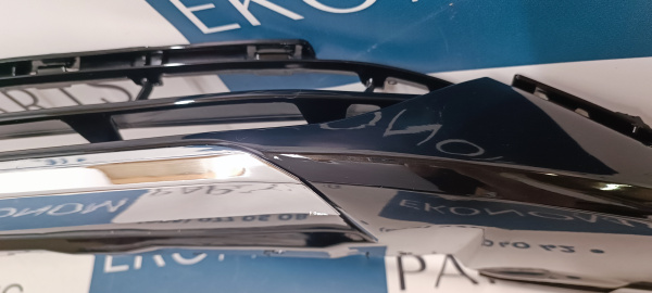 Решетка (губа) переднего бампера с хромированным молдингом Nissan Sentra 2024-
