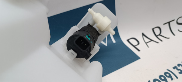 8260A595 Бачок омывателя (в сборе) Mitsubishi Outlander 2023-