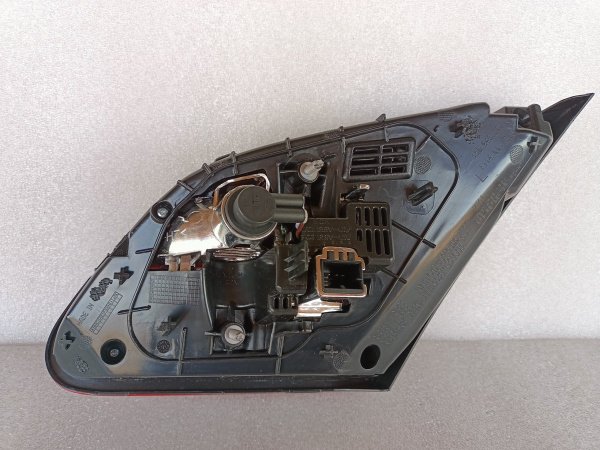 3C8945207AA Фонарь задний внутренний левый Volkswagen Passate CC 2013-2018