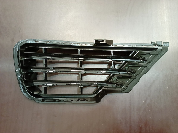 7P6854661D041 Решетка переднего бампера левая Volkswagen Touareg R-Line 2015-2018