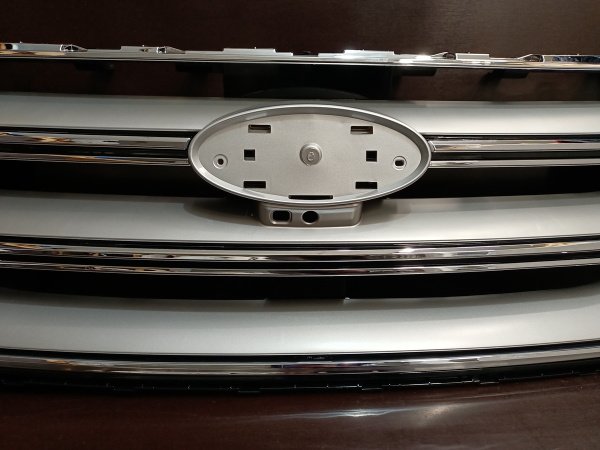 FT4Z-8200-AA Решетка радиатора хром с отверстием под камеру Ford Edge 2015-2018