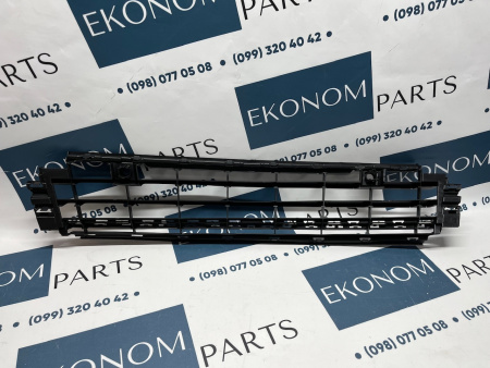 5H0853677F9B9 Решетка переднего бампера Volkswagen Golf 8 2020-