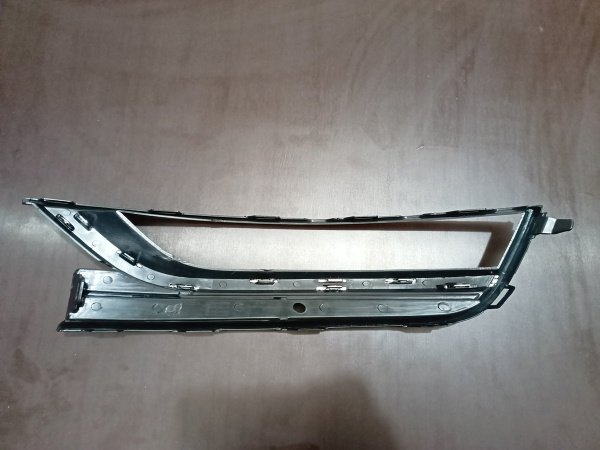 561853666A9B9 Рамка противотуманной фары правая Volkswagen Passate B7 2012-2015