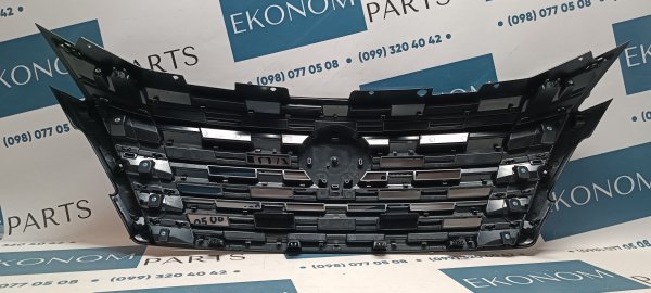 623104MT0B Решетка радиатора (под камеру) Nissan Rogue (X-Trail) 2024-