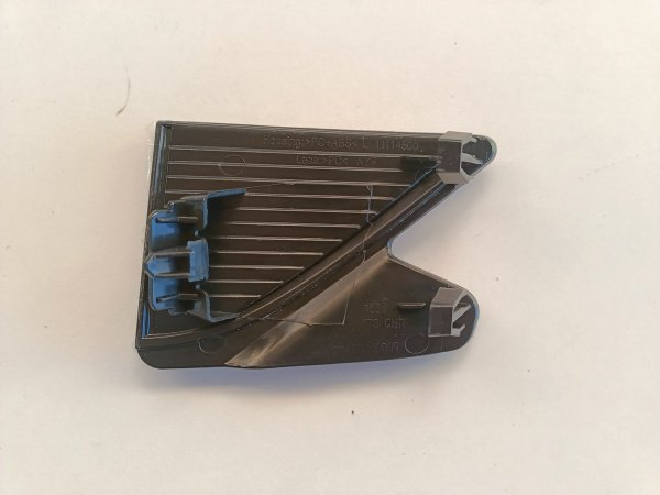 561-941-777-C Катафот противотуманной фары левый Volkswagen Passat B8 USA 2016-2018