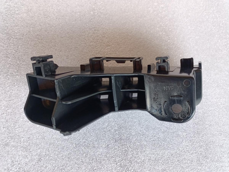 52562-02300 Крепление заднего бампера правое  Toyota Corolla 2020-2021