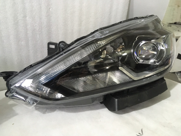 26060-3YU5A Фара левая LED Nissan Sentra 2016-2018