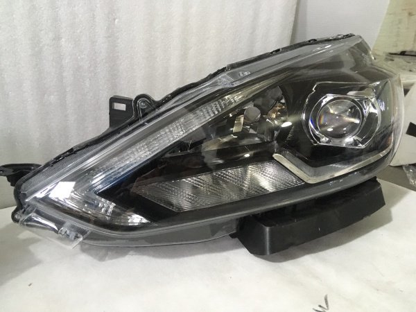 26060-3YU5A Фара левая LED Nissan Sentra 2016-2018