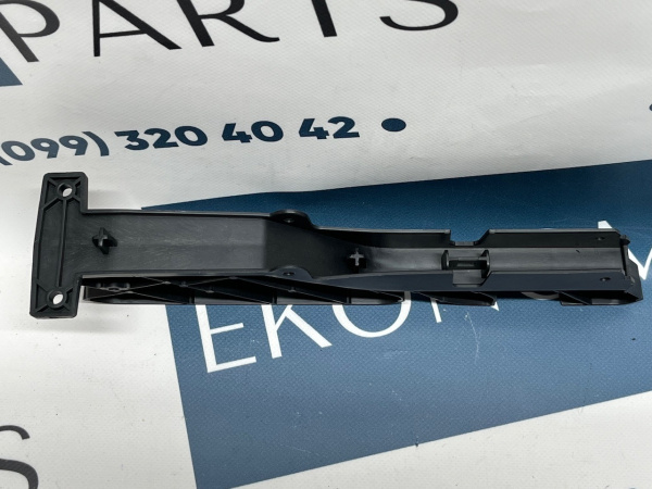 5H0805706 Крепление радиаторной решетки Volkswagen Golf 8 2020-