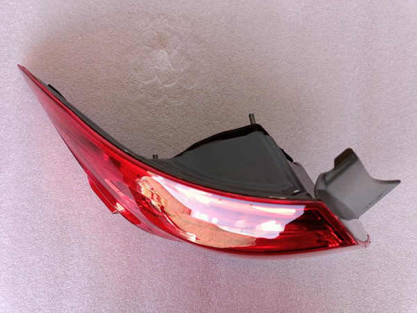 81560-02B10 Фонарь задний наружный левый USA Toyota Corolla SE 2017-2019