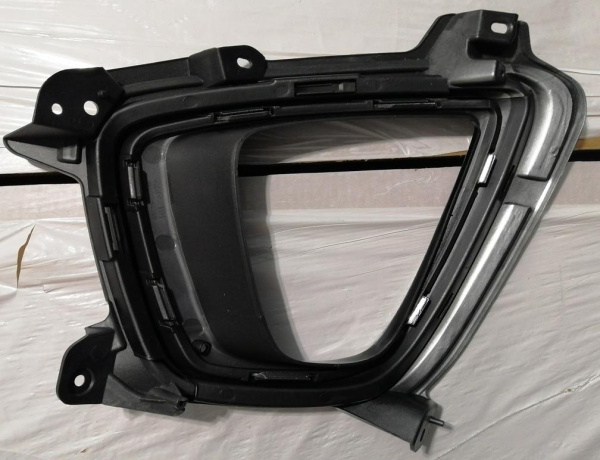 86526-C5030 Рамка противотуманной фары правая Kia Sorento 2015-2018