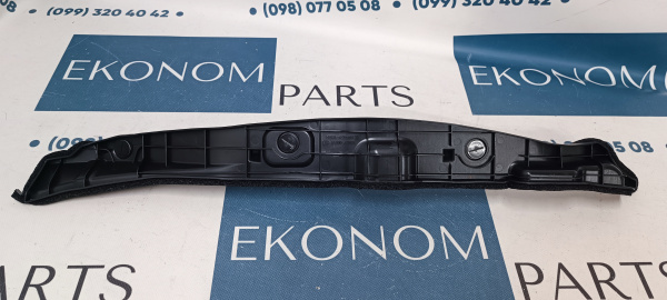 5382742050 Уплотнитель крыла-двери правый Toyota RAV4 2013-2018