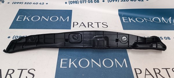 5382742050 Уплотнитель крыла-двери правый Toyota RAV4 2013-2018