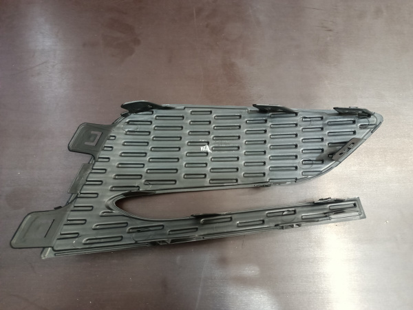 84095930 Заглушка противотуманной фары левая Chevrolet Cruze 2016-2019