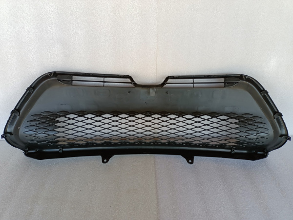 53112-02740 Решётка переднего бампера USA  Toyota Corolla 2017-2019