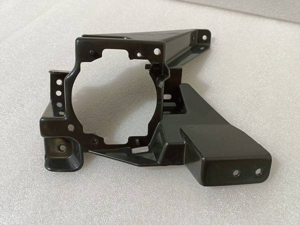 DS7Z-15266-B Крепление (кронштейн) противотуманной фары левое Ford Fusion 2013-2016