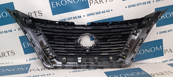 623106RA0A Решетка радиатора (черная с хромом) под дистрон и камеру Nissan Rogue (X-Trail) 2021-2023