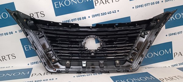 623106RA0A Решетка радиатора (черная с хромом) под дистрон и камеру Nissan Rogue (X-Trail) 2021-2023