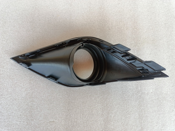 6400J446 Рамка противотуманной фары правая Mitsubishi Outlander 2019-2020