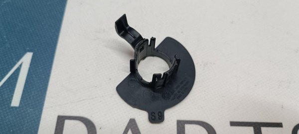 1088444-00-A Крепление парктроника (S9) Tesla Model 3 2017-2023