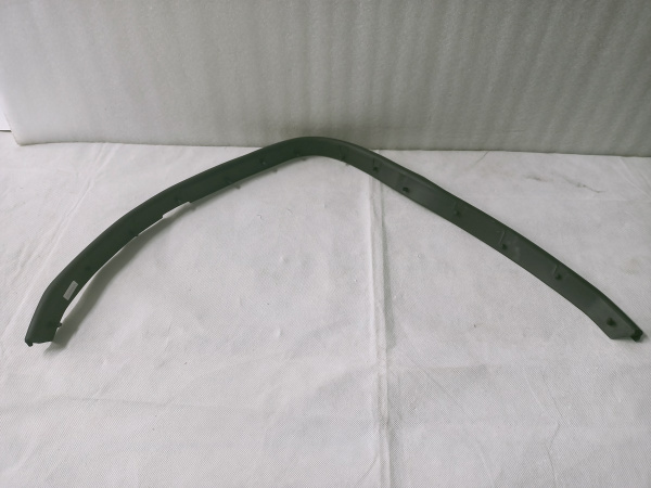 F1EZ17232B Уплотнитель капота (резинка) Ford Focus 2015-2018