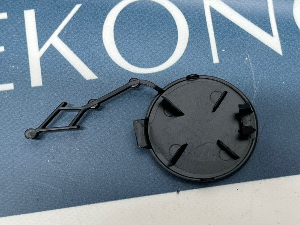 5H0805241 Заглушка буксировочного крюка переднего бампера Volkswagen Golf 8 (2020-)