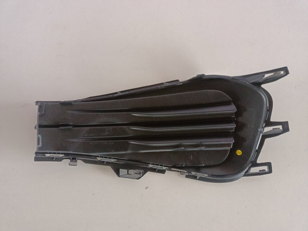 Заглушка противотуманной фары правая Volkswagen Jetta 2023-