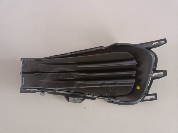 Заглушка противотуманной фары правая Volkswagen Jetta 2023-