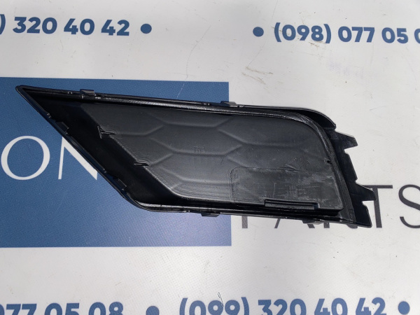 5NN-853-666-9B9 Заглушка переднего бампера декоративная правая Volkswagen Tiguan 2017-2020