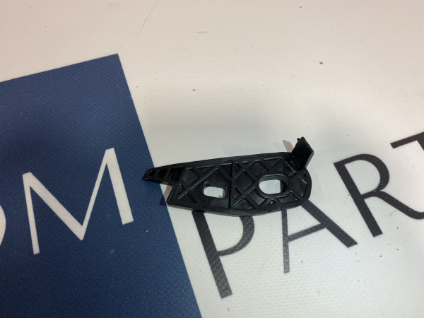 23424577 Крепление переднего бампера верхнее левое Chevrolet Malibu 2016-2019