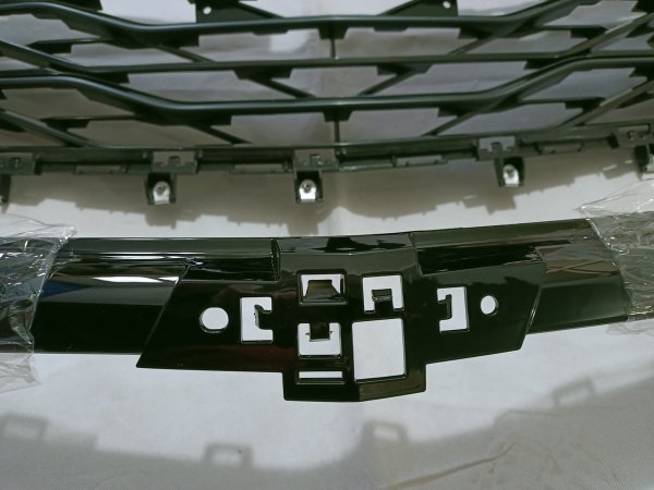 84565840black Решетка радиатора (в сборе) чёрная глянцевая Chevrolet Malibu 2019-