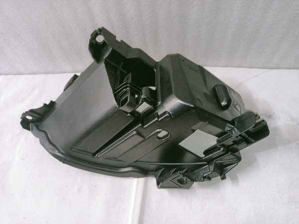 4L0941613B Кронштейн  крепления передней левой  фары AUDI Q7 2010-2015