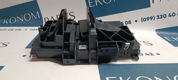 68186053AA Поддон АКБ (под аккумулятор) Jeep Cherokee 2014-2018