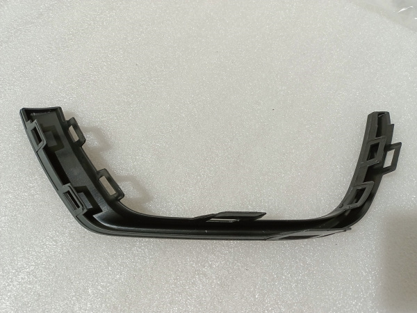 5UQ00RXFAB Накладка (молдинг) рамки противотуманной фары (черная) правая Jeep Compass 2017-2020