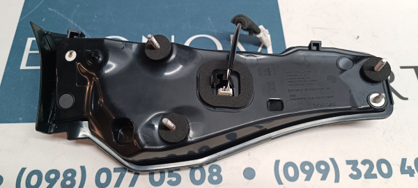 Фонарь в крышку багажника 2 pin правый Mazda CX-30 2019-