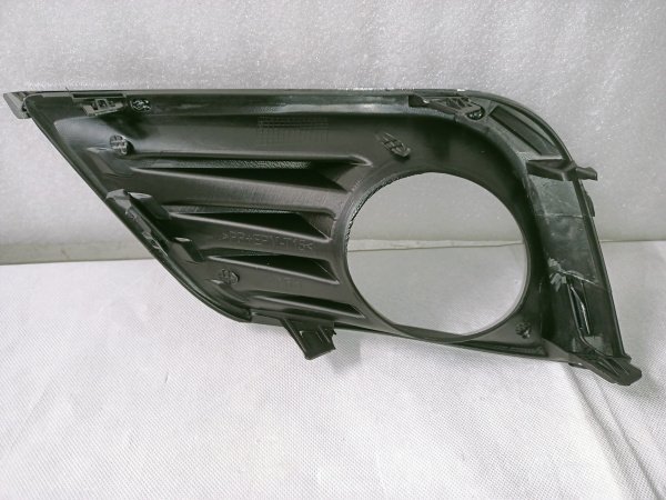 62256-9HS0A Накладка (рамка) противотуманной фары с хромом правая Nissan Altima 2016-2018