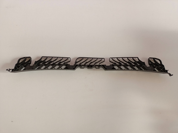 561805706C Крепление решётки радиатора (центральное) Volkswagen Passate B8 2016-2018