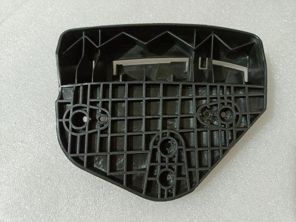 62229-3YU0A Крепление (кронштейн) фары нижнее левое Nissan Sentra 2016-2018