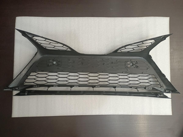5310206380 Решетка переднего бампера (под парктроник) Toyota Camry XSE 2021-