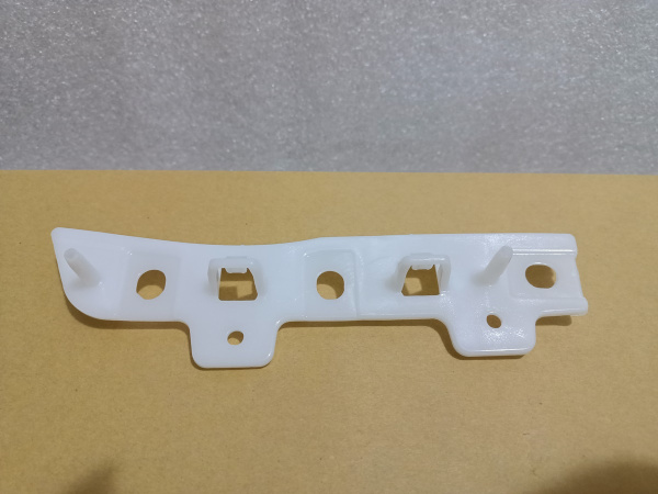 CJ5Z17C946A Крепление (кронштейн) переднего бампера правое Ford Escape 2013-2016