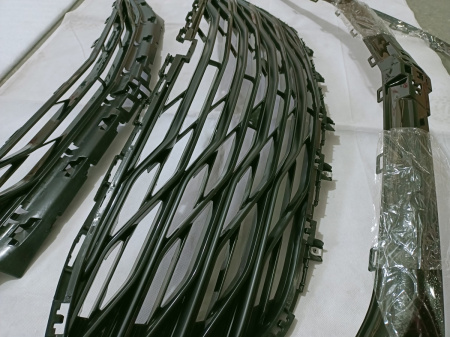 84565840black Решетка радиатора (в сборе) чёрная глянцевая Chevrolet Malibu 2019-