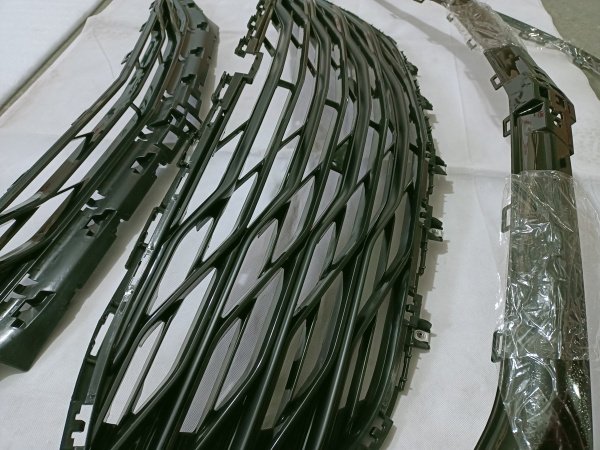 84565840black Решетка радиатора (в сборе) чёрная глянцевая Chevrolet Malibu 2019-