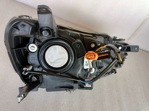 8301B407 Фара левая галоген черная на Mitsubishi Lancer 10