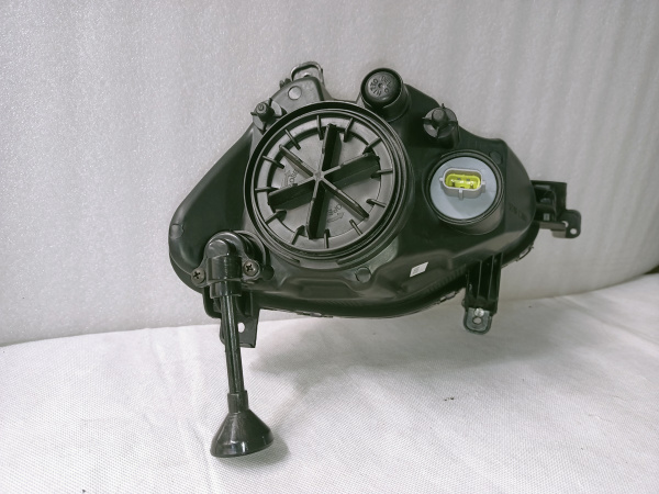 92201C1100 Противотуманная фара (галоген) левая Hyundai Sonata 2015-2017