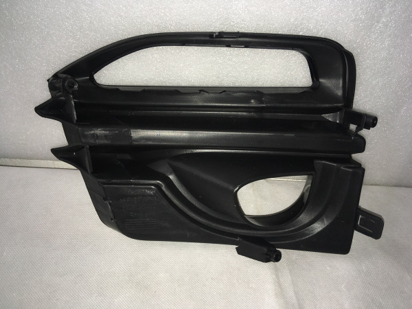 62256-4GA1A Накладка (рамка) противотуманной фары (sport) правая Infiniti Q50 2013-2016