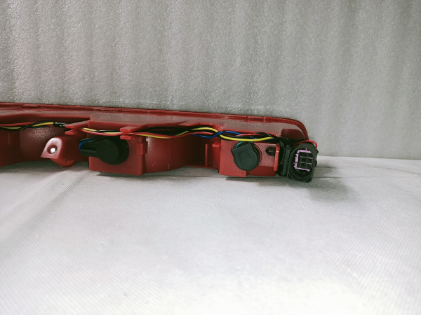 4L0945096A Катафот заднего бампера правый AUDI Q7 2010-2015