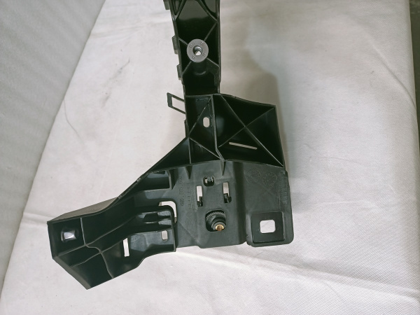 4M0805608 Кронштейн фары правый  AUDI Q7 2016- 2021