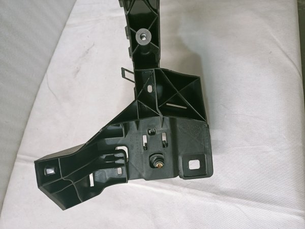 4M0805608 Кронштейн фары правый  AUDI Q7 2016- 2021