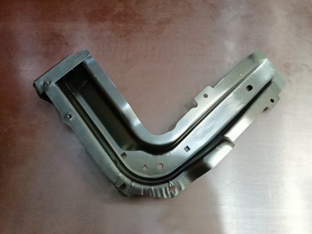 7P6805870 Опора кузова (брызговика) правая Volkswagen Touareg 2010-2018