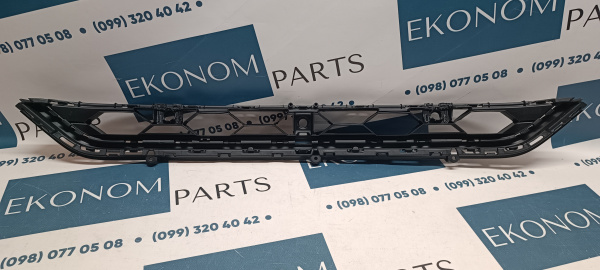 5NN853671D9B9 Решетка переднего бампера под парктроники и камеру Volkswagen Tiguan 2017-2020
